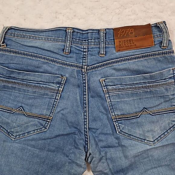 Diesel Industry Light Wash 30 x 24 Stretch Capris - Picture 5 of 10